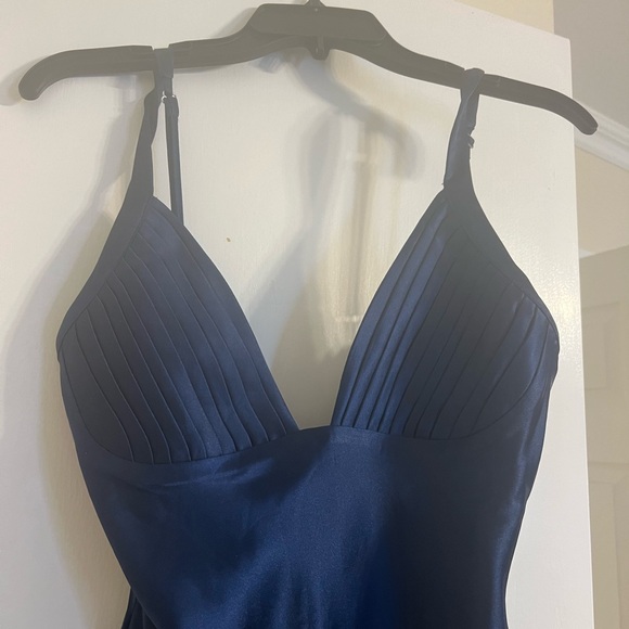 Navy blue gown - Picture 5 of 7